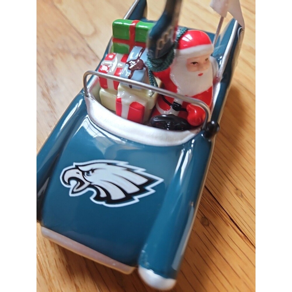 danbury mint 2010 Philadelphia eagles Christmas ornament
